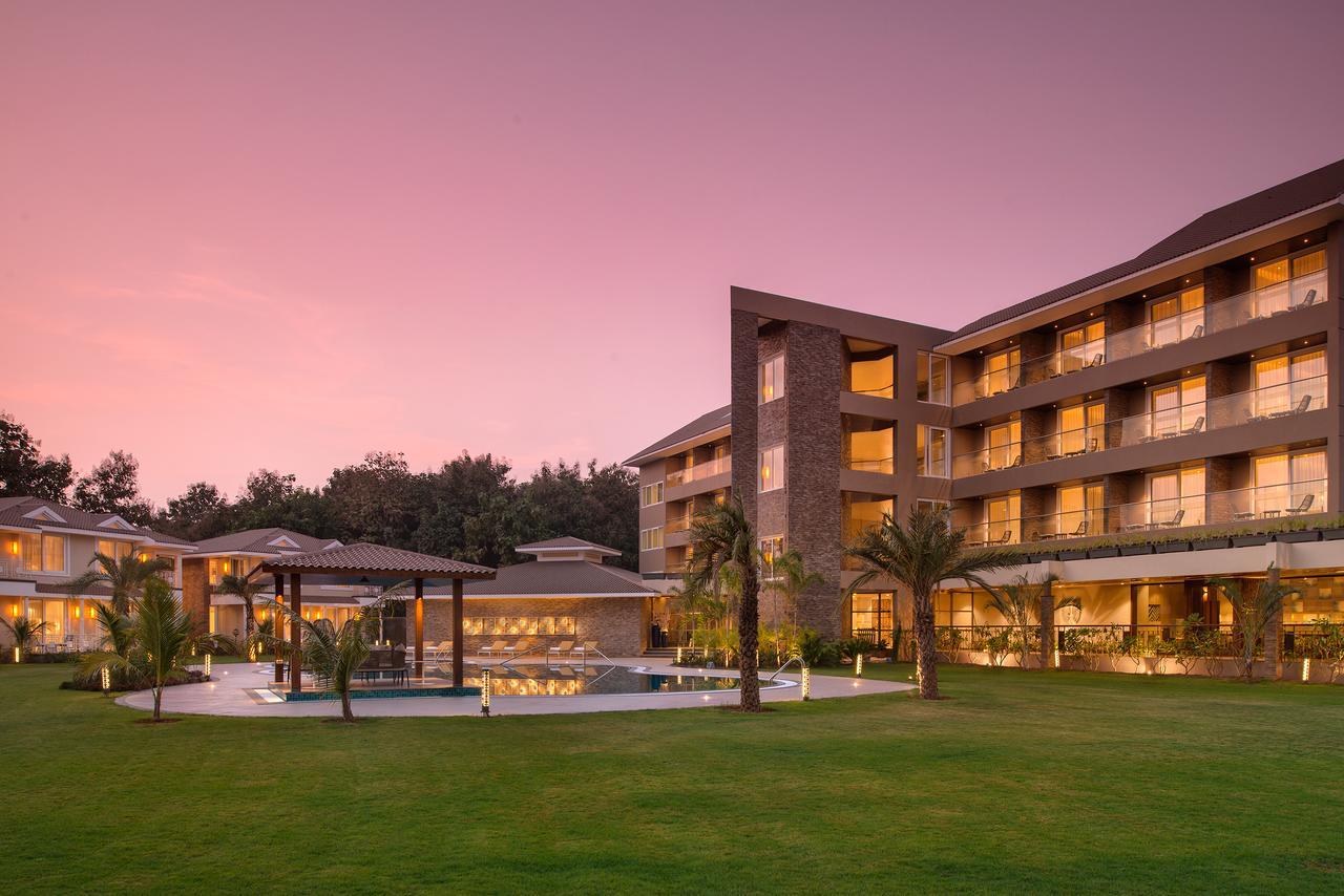 Kabir Hotel & Spa Вадодара Екстериор снимка