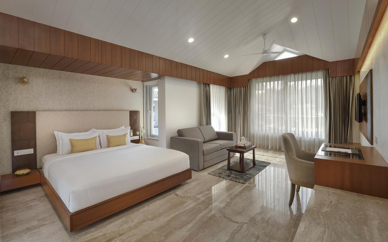 Kabir Hotel & Spa Вадодара Екстериор снимка